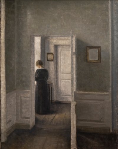 Ayakta duran bir kadınla iç mekan (tuval üzerine yağlı boya) by Vilhelm Hammershoi