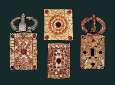 Altın ve granat süslemeli metal küpeler, 7. yüzyıl (altın ve granat) by Visigothic