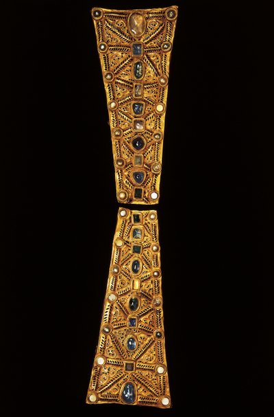Guarrazar Hazinesi'nden altın, granat ve incilerden bir haç alayı boynu, 7. yüzyıl (altın, granat ve inciler) by Visigothic