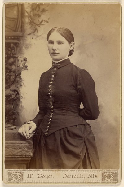 [Kimliği belirsiz kadın, ayakta] by W. Boyce