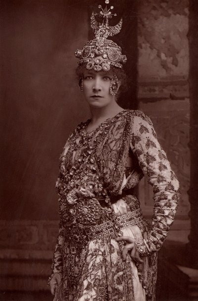 ""Henriette Rosine Bernard, Sarah Bernhardt'a (1844-1923) (woodburytype) yazdı by W. and D. (after) Downey