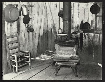 Moundville Yakınlarında Alabama Kiracı Çiftçi Mutfağı by Walker Evans