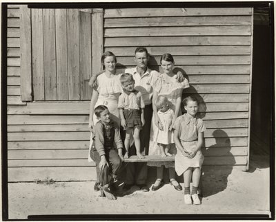 Ortakçı Ailesi, Hale İlçesi, Alabama / Burroughs Ailesi, Hale İlçesi, Alabama by Walker Evans