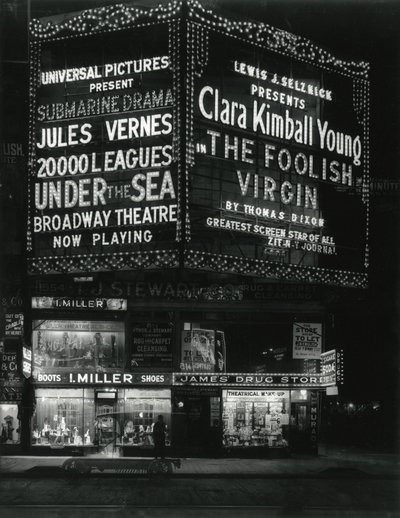 1554 Broadway 46th Street, I. Miller Shoes; James Drug Store ve yukarıda aydınlatılan filmler için büyük çerçeveler. by William Davis Hassler