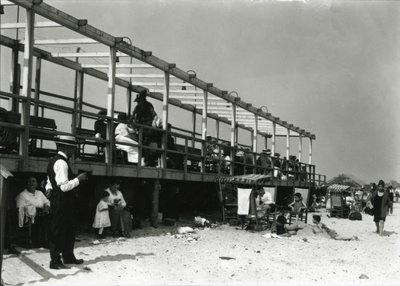 Sahil Sahnesi, Coney Adası, c.1910-21 by William Davis Hassler