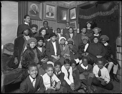 Bayan Harris'in sınıfının grup portresi, 308 W. 148th Street, New York City, 7 Mart 1916 by William Davis Hassler