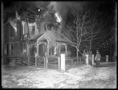 Geceleri Prescott Cottage yangını, Inwood Hill, 1914 by William Davis Hassler