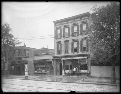 Yedi çocuk, Queens Borough Halk Kütüphanesi