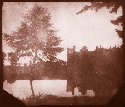 Yansımada Lacock Manastırı, c.1840 (calotype negatiften tuzlu kağıt baskısı) by William Henry Fox Talbot