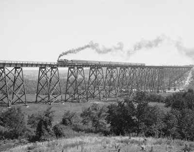Des Moines Nehri üzerindeki Demiryolu Köprüsü, 1900 dolayları (s/b fotoğraf) by William Henry Jackson
