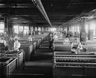 Kaplama Departmanındaki İşçiler, National Cash Register Company, Dayton, Ohio, ABD, c.1902 (s/b fotoğraf) by William Henry Jackson