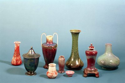 Ruskin Çömlekçiliğinde yapılan bir grup toprak vazo ve kaseler, 1898-1935 (toprak çömlek) by William Howson Taylor