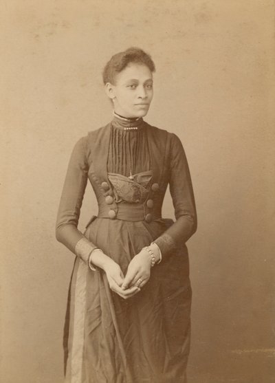 Bir kadının kabine kartı, 1885-1892. by William J. Kuebler