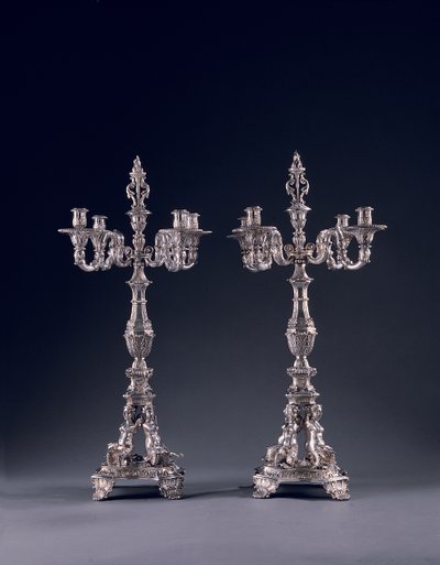 George II için yaptırılan, Balthasar Friedrich Behrens, Hannover, 1736-37 tarafından yapılan son derece önemli bir çift Alman dört ışıklı şamdan by William Kent