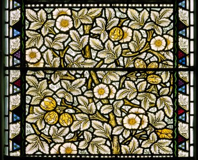 Kirkcaldy Eski Kirk, Morris & Co., William Morris, Yaban Gülleri ve Fındıklar, 1886 by William Morris