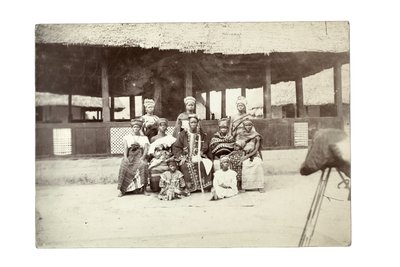 Yerli Chiefs ve Harem, Mendi arazisi (jelatin gümüş baskı) by William Turnbull Balmer