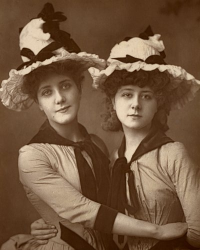 Two Roses, Maude Millett ve Annie Hughes, İngiliz aktrisler, 1888 by William and Daniel Downey
