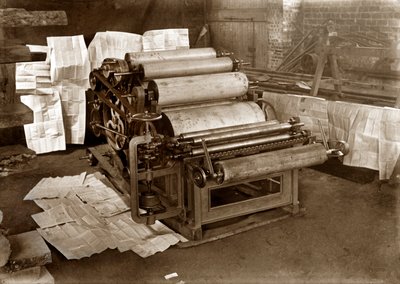 Bir matbaa: 1900 dolaylarında gazete basımı için döner pres (s/b fotoğraf) by . .