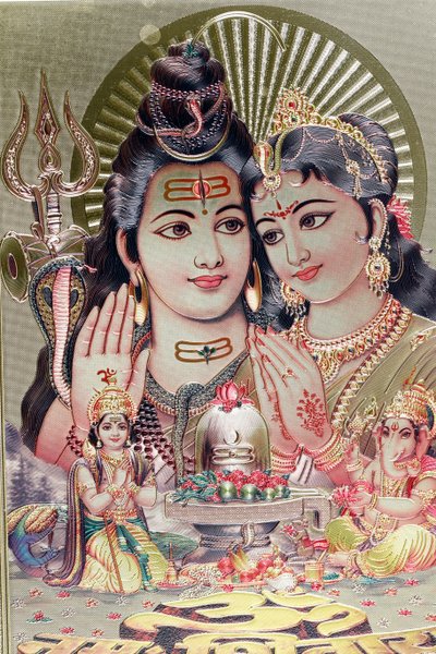 Tanrı Shiva ve Tanrıça Parvati, oğulları Ganesha ile birlikte. by . .