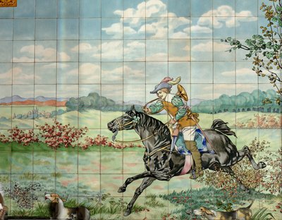 İç görünüm, karo panel, ressam Furcy Ernest Tondeur, uygulayıcı Boch Frères La Louvière, ikinci panel, av boynuzlu dörtnala koşan bir binici ile av sahnesini gösteriyor by . .