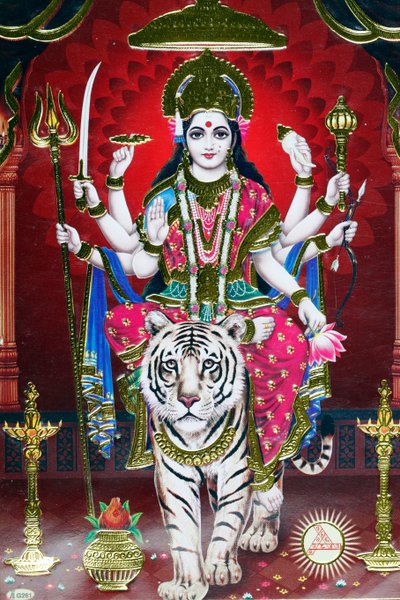 Bir kaplanın üzerinde Hindu tanrıçası Durga