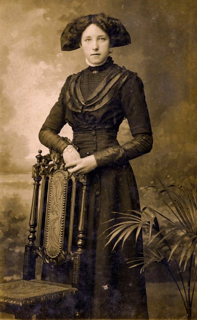 Edward döneminden bir kadının portresi, Eastbourne c.1908 (fotoğraf) by . .
