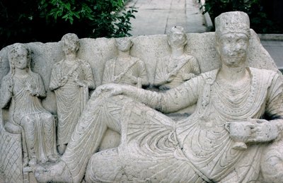 Palmiralı bir aileyi betimleyen kabartma, muhtemelen MÖ 10-8. yy (taş) by Hippolyte Lalaise Devéria