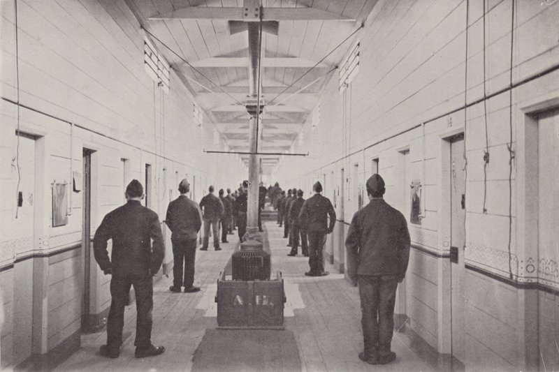 Holiganlar Toplanması, Borstal Hapishanesi (s/b fotoğraf) by (after) English photographer