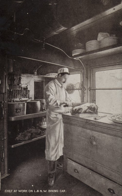 L ve KB Yemek Arabasında şef iş başında (s/b fotoğraf) by (after) English photographer