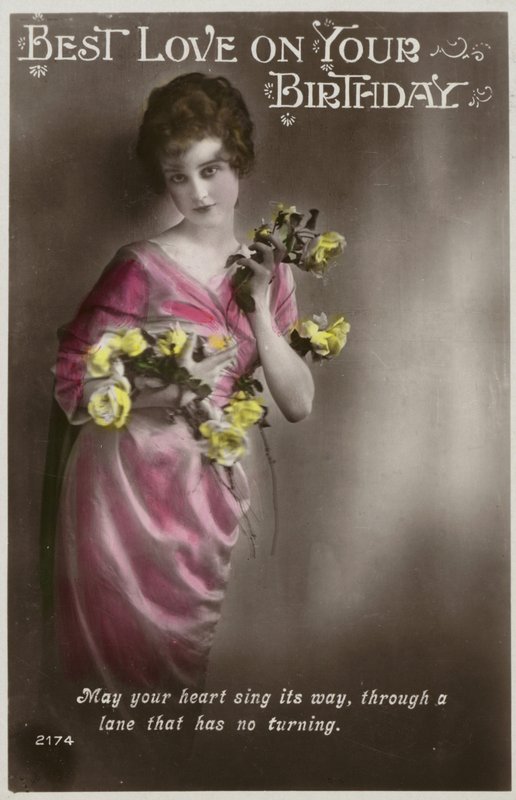 Çiçekli kimono benzeri elbise giymiş kız (renkli fotoğraf) by (after) English photographer