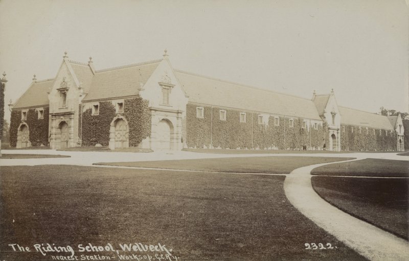 Binicilik Okulu, Welbeck, Nottinghamshire (s/b fotoğraf) by (after) English photographer