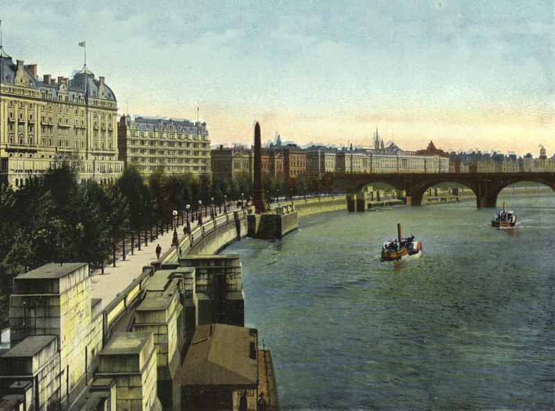 Thames Dolgusu (renkli fotoğraf) by (after) English photographer