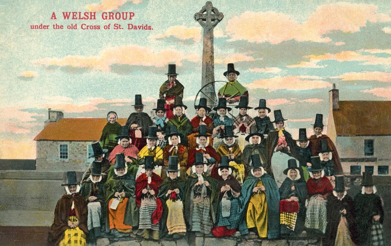 Welsh Group, Old Cross, St Davids (renkli fotoğraf) by (after) English photographer