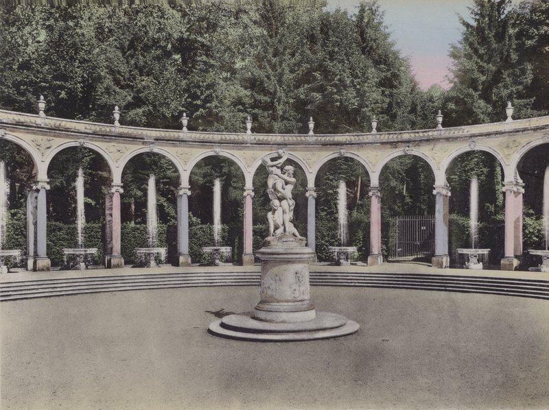 Colonnade (renkli fotoğraf) by (after) French Photographer