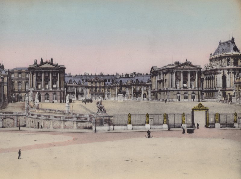 Cephe du Chateau, Kale Önü (renkli fotoğraf) by (after) French Photographer