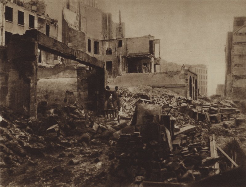 Haussmann az önce oradaydı! (s/b fotoğraf) by (after) French Photographer