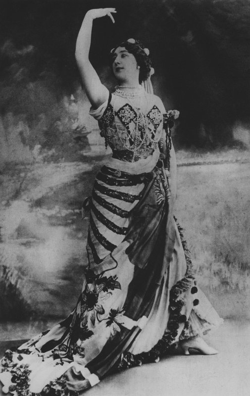 La Belle Otero (s / b fotoğraf) by (after) French Photographer