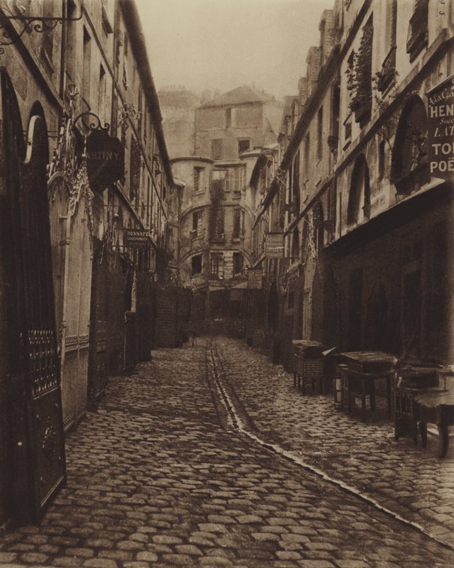 La cour du Dragon, rue de Rennes