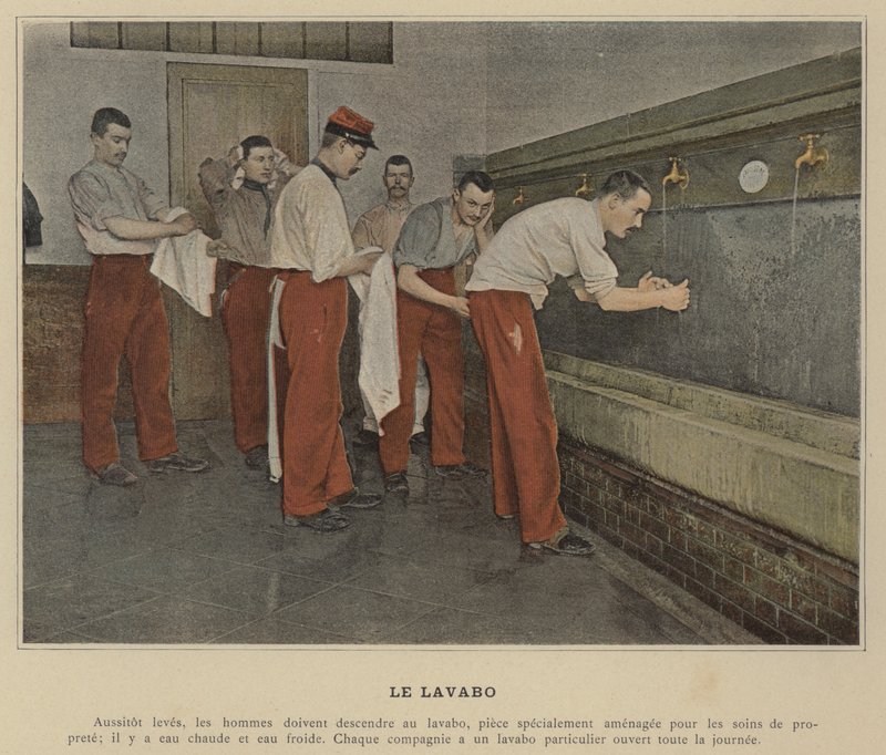 Le Lavabo (renkli fotoğraf) by (after) French Photographer