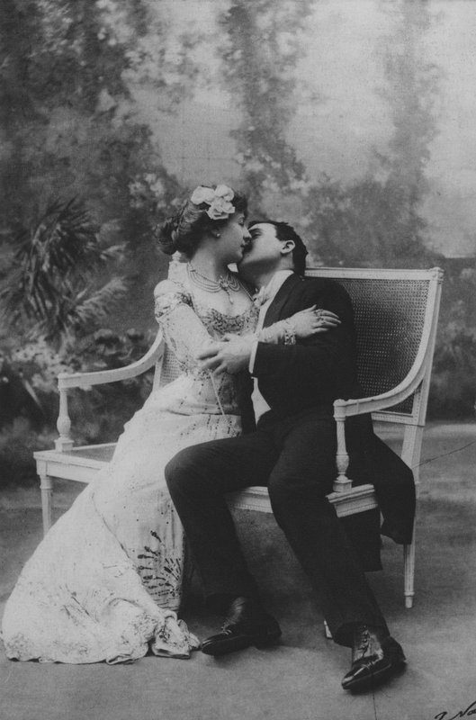 Louise Bignon ve Severin (s / b fotoğraf) by (after) French Photographer