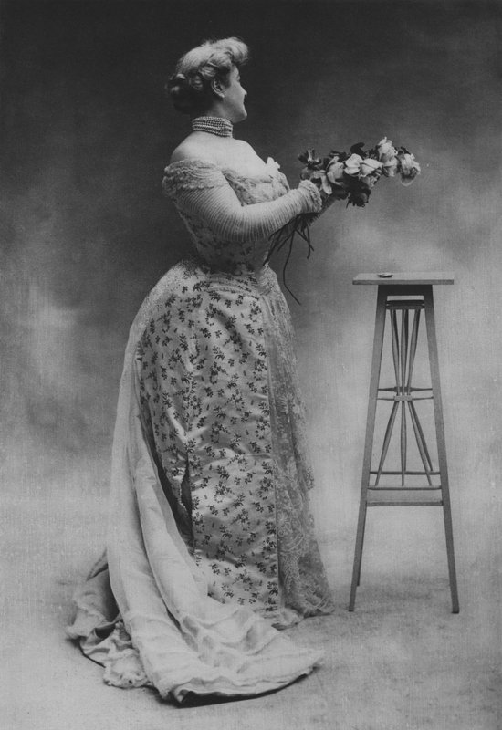 Madam Alibert, Korseci (s/b fotoğraf) by (after) French Photographer