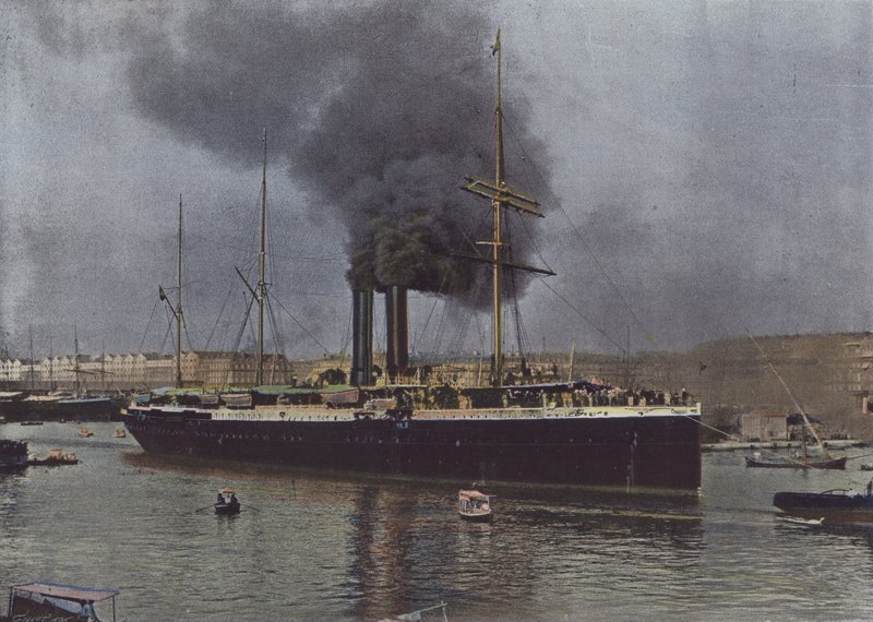 Marsilya, Limandan Ayrılan Denizcilerin Gemisi (renkli fotoğraf) by (after) French Photographer