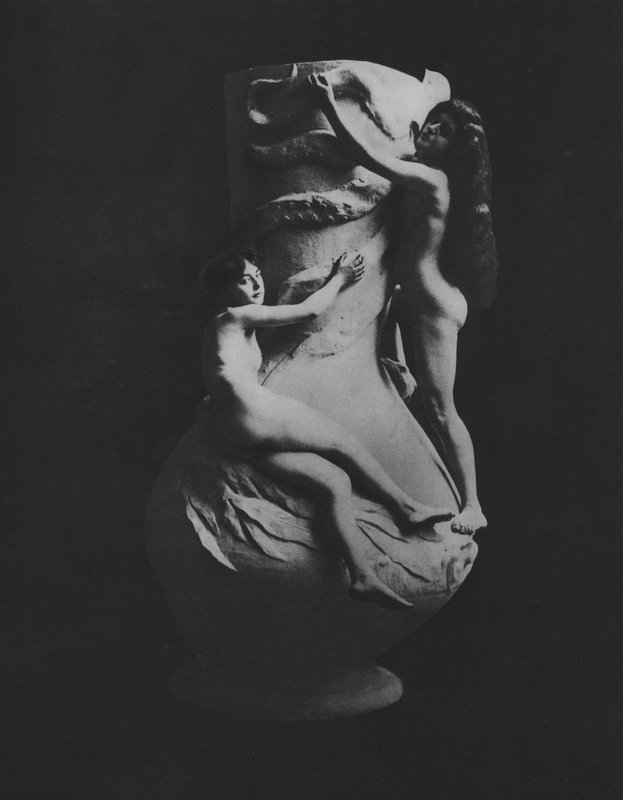 Vazolu Modeller (s/b fotoğraf) by (after) French Photographer