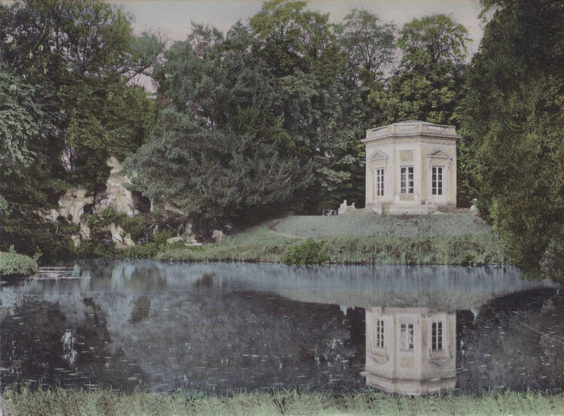 Parc du Petit Trianon, Müzik Köşkü, Küçük Trianon Parkı, Müzik Köşkü (renkli fotoğraf) by (after) French Photographer