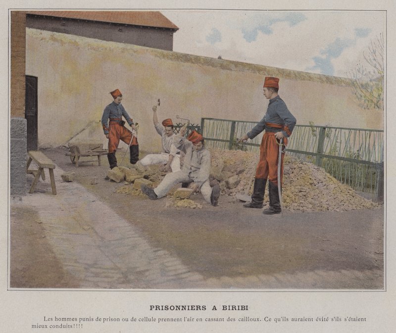 Mahkumlar ve Biribi (renkli fotoğraf) by (after) French Photographer