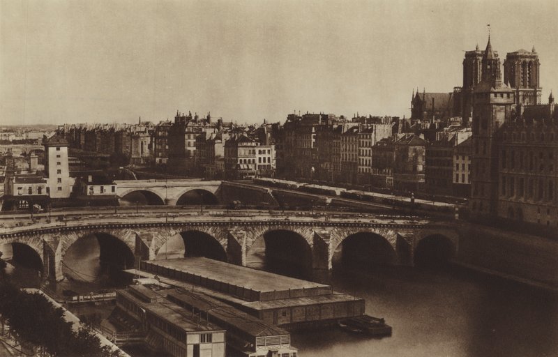 Quays Desaix ve Napoleon, bugün Quai de la Corse (s/b fotoğraf) by (after) French Photographer