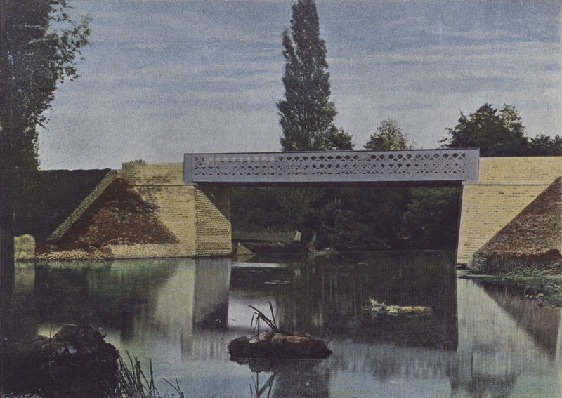 Layon Üzerinden Bir Köprü (renkli fotoğraf) by (after) French Photographer