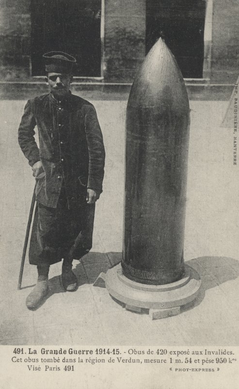 Birinci Dünya Savaşı bomba ve yaralı asker by French Photographer