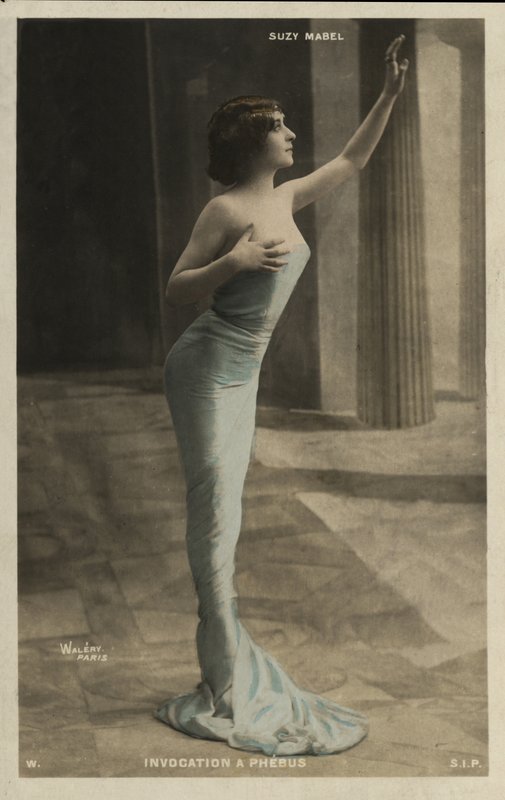 mavi elbiseli kız by French Photographer