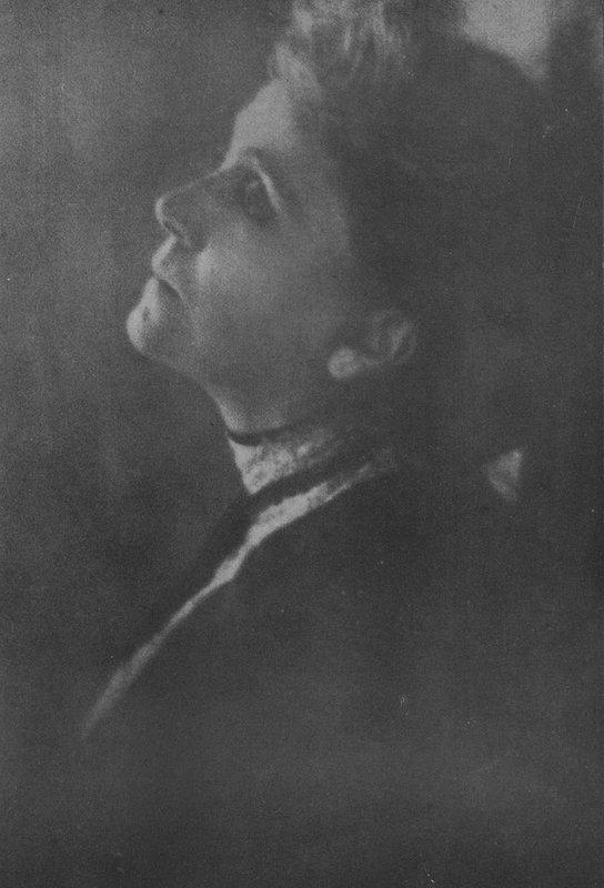 Bayan Eleonora Duse (s / b fotoğraf) by Adolf de Meyer